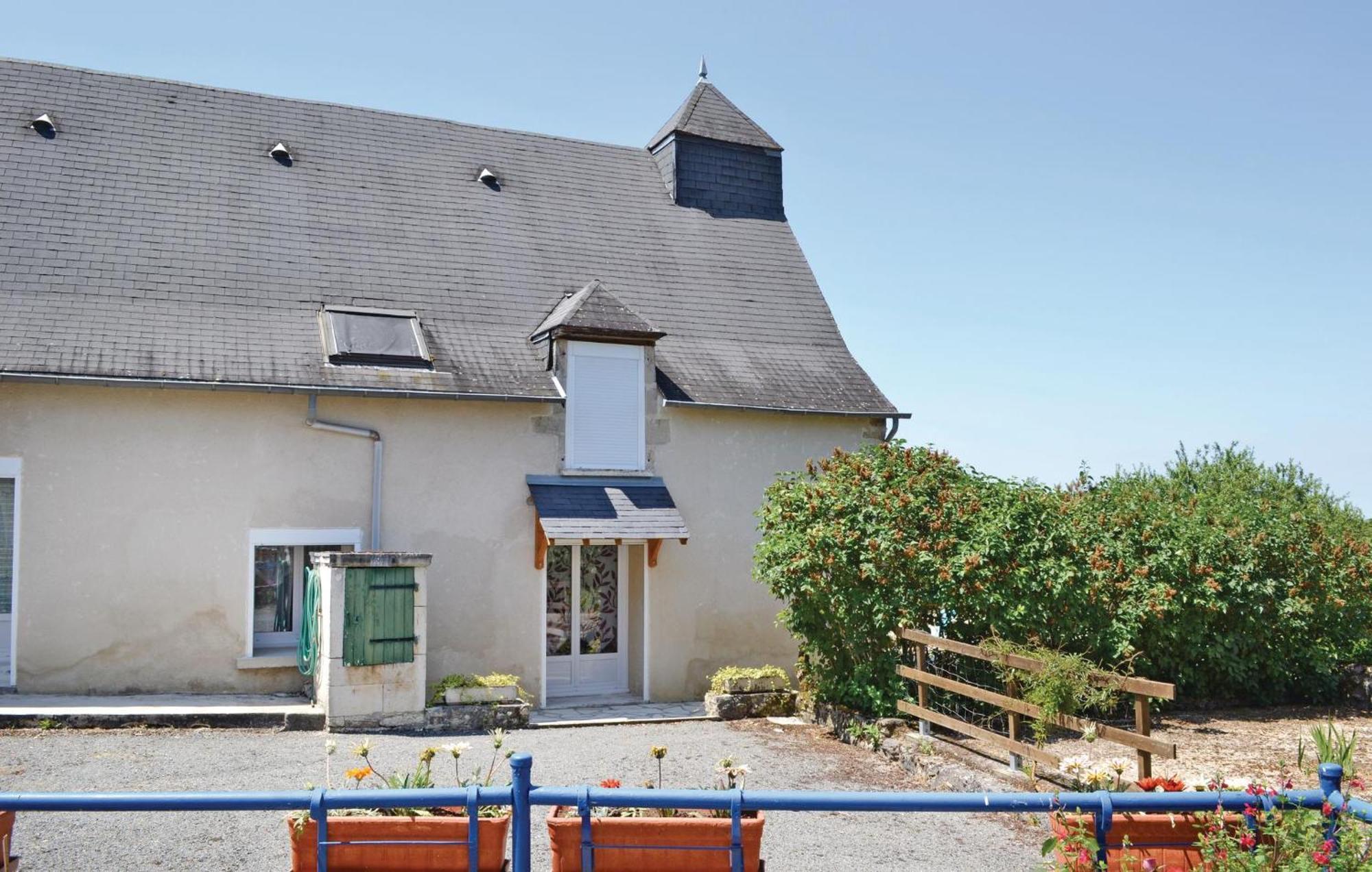 Amazing Home In Ladornac With Kitchen La Dornac Exteriér fotografie